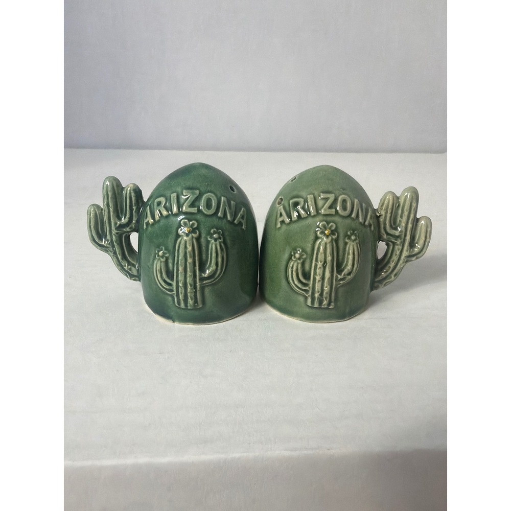 Vintage Arizona Saguaro Cactus Ceramic Salt and Pepper Shakers Green Souvenir